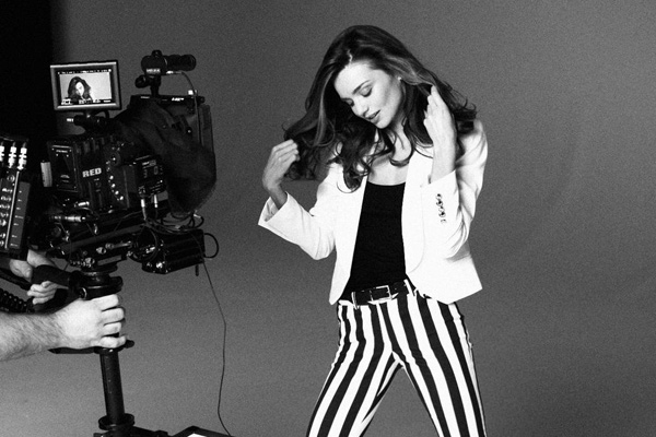 Mango’nun yeni yüzü Miranda Kerr oldu!