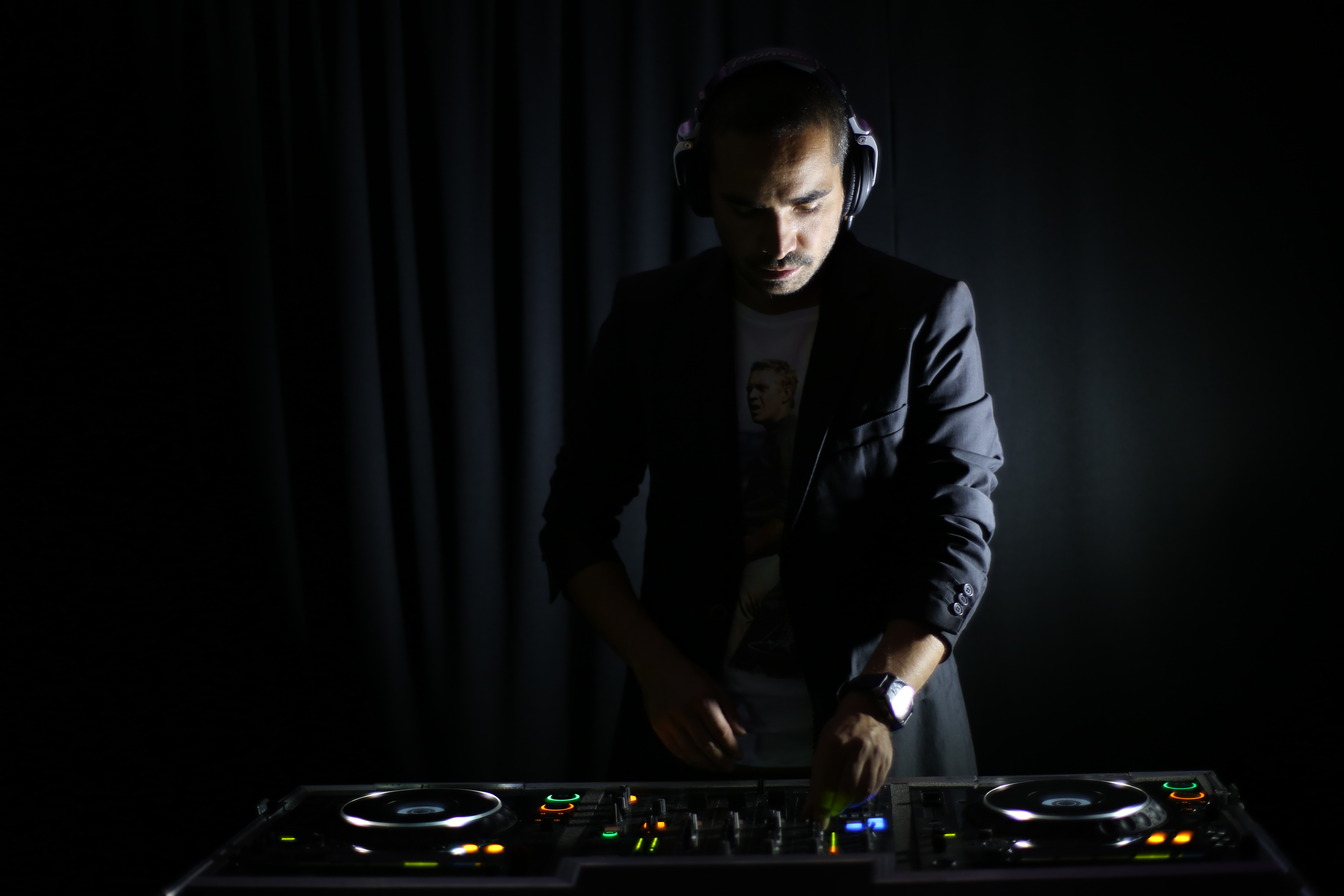 SHUFFLE KONUK: EKİM BAYKARA!
