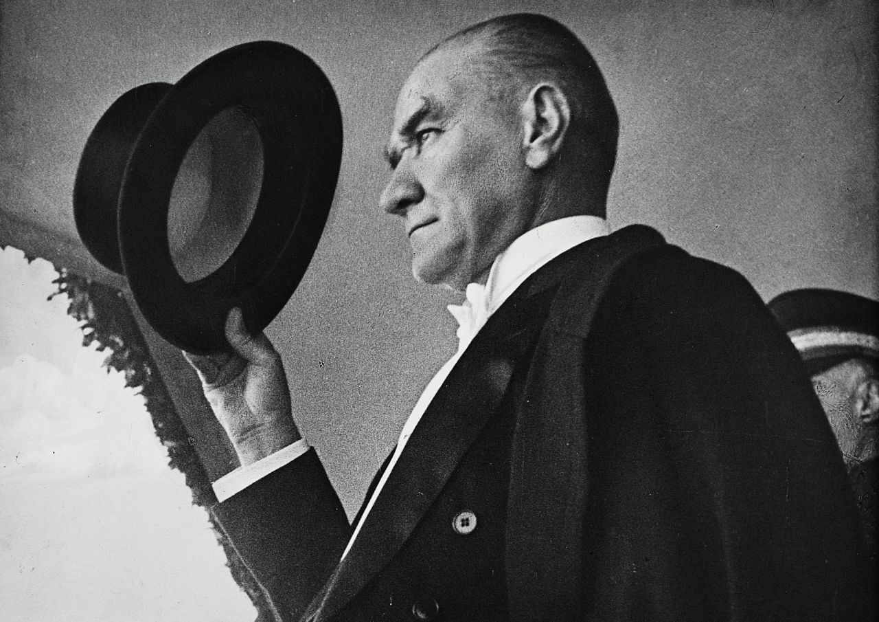 ATATÜRK’ÜN EN SEVDİĞİ ŞARKILAR…
